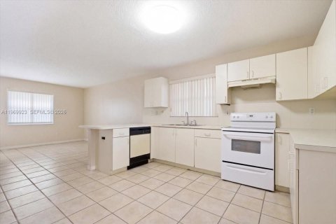 Купить виллу или дом в Майами, Флорида 1 комната, 208.94м2, № 2048819 - фото 8