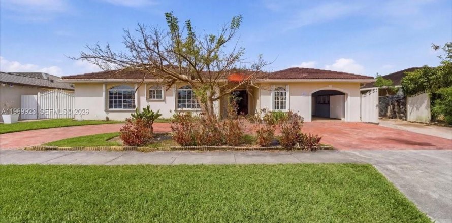 Дом в Майами, Флорида 1 комната, 208.94м2 № 2048819