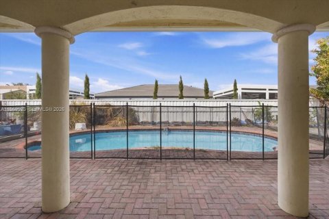 Купить виллу или дом в Майами, Флорида 1 комната, 208.94м2, № 2048819 - фото 2