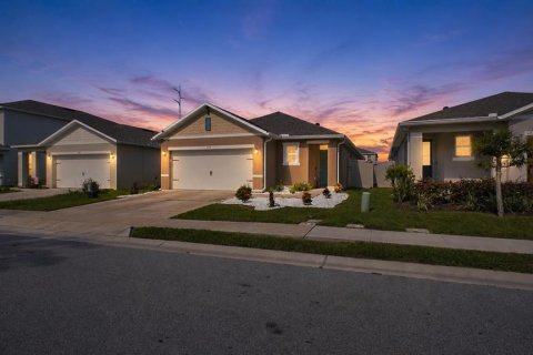 House in Davenport, Florida 3 bedrooms, 140.84 sq.m. № 2306550
