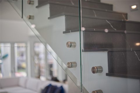 Купить виллу или дом в Норт-Майами-Бич, Флорида 6 спален, 443.42м2, № 1957683 - фото 29