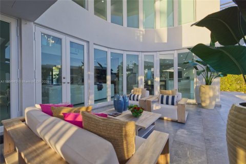 Купить виллу или дом в Норт-Майами-Бич, Флорида 6 спален, 443.42м2, № 1957683 - фото 30