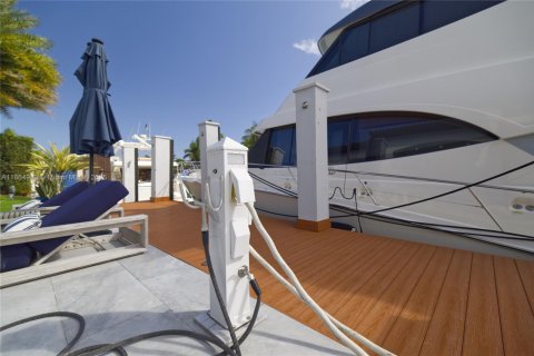 Купить виллу или дом в Норт-Майами-Бич, Флорида 6 спален, 443.42м2, № 1957683 - фото 28