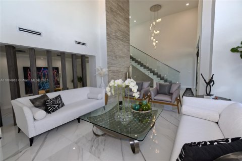 Купить виллу или дом в Норт-Майами-Бич, Флорида 6 спален, 443.42м2, № 1957683 - фото 6