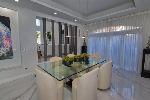 Купить виллу или дом в Норт-Майами-Бич, Флорида 6 спален, 443.42м2, № 1957683 - фото 12