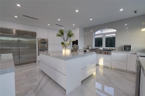 Купить виллу или дом в Норт-Майами-Бич, Флорида 6 спален, 443.42м2, № 1957683 - фото 16