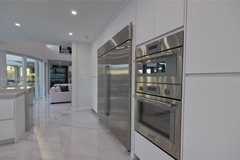 Купить виллу или дом в Норт-Майами-Бич, Флорида 6 спален, 443.42м2, № 1957683 - фото 20