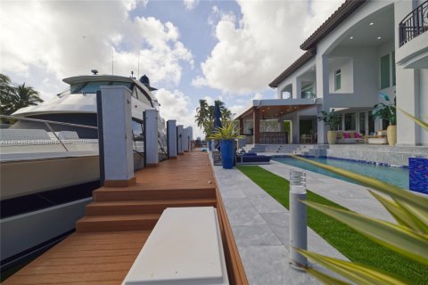 Купить виллу или дом в Норт-Майами-Бич, Флорида 6 спален, 443.42м2, № 1957683 - фото 27