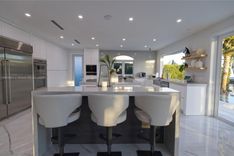 Купить виллу или дом в Норт-Майами-Бич, Флорида 6 спален, 443.42м2, № 1957683 - фото 14