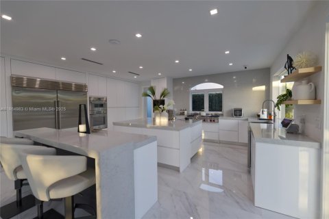 Купить виллу или дом в Норт-Майами-Бич, Флорида 6 спален, 443.42м2, № 1957683 - фото 18