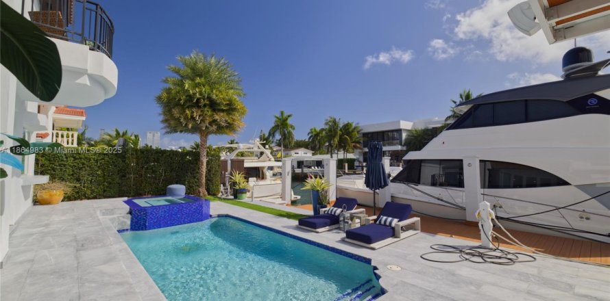 Дом в Норт-Майами-Бич, Флорида 6 спален, 443.42м2 № 1957683