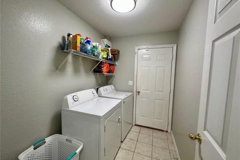House in Winter Haven, Florida 3 bedrooms, 142.98 sq.m. № 2213147 - photo 12