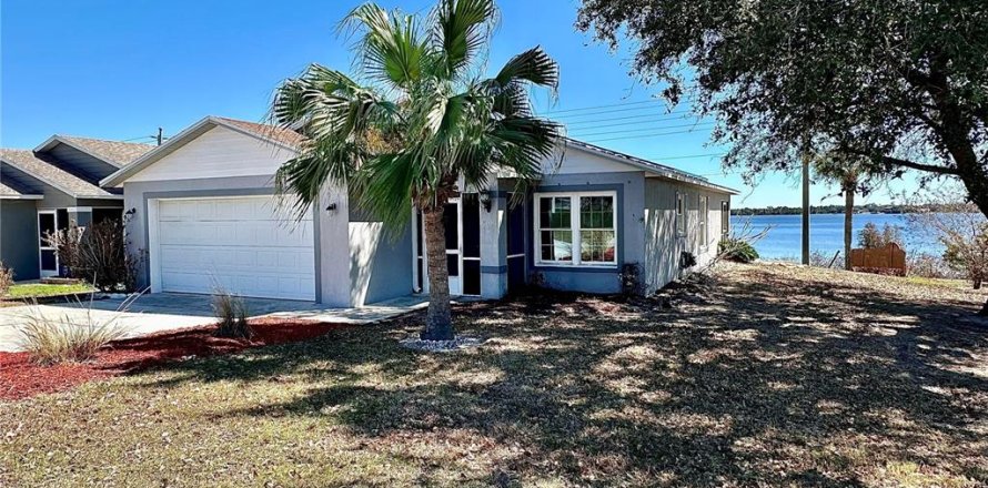 House in Winter Haven, Florida 3 bedrooms, 142.98 sq.m. № 2213147