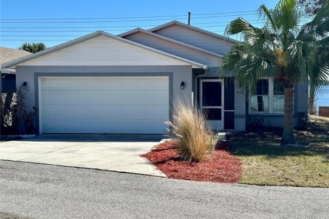 House in Winter Haven, Florida 3 bedrooms, 142.98 sq.m. № 2213147 - photo 3