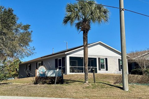 House in Winter Haven, Florida 3 bedrooms, 142.98 sq.m. № 2213147 - photo 30