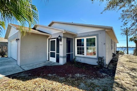 House in Winter Haven, Florida 3 bedrooms, 142.98 sq.m. № 2213147 - photo 25