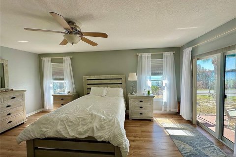 House in Winter Haven, Florida 3 bedrooms, 142.98 sq.m. № 2213147 - photo 8