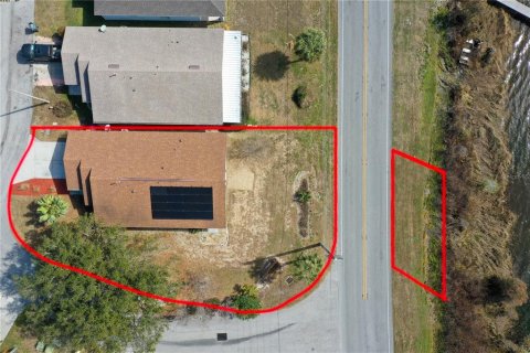 House in Winter Haven, Florida 3 bedrooms, 142.98 sq.m. № 2213147 - photo 4