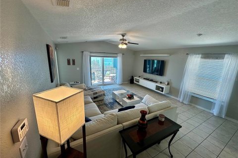 House in Winter Haven, Florida 3 bedrooms, 142.98 sq.m. № 2213147 - photo 11