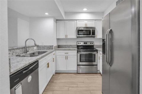 Copropriété à vendre à Orlando, Floride: 2 chambres, 90.77 m2 № 2410346 - photo 8