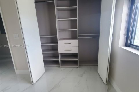 Condo in Miami, Florida, 3 bedrooms № 1957535 - photo 16