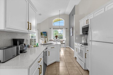 House in Davenport, Florida 4 bedrooms, 148.27 sq.m. № 1690732 - photo 4