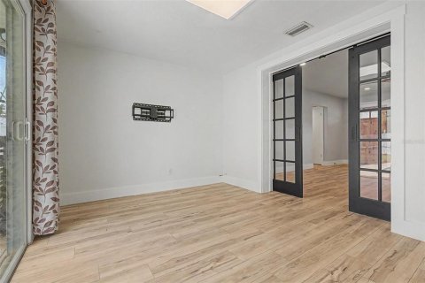 Купить виллу или дом в Клируотер, Флорида 6 комнат, 112.32м2, № 2354939 - фото 13