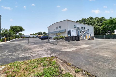 Immobilier commercial à vendre à Auburndale, Floride: 633.78 m2 № 2134064 - photo 3