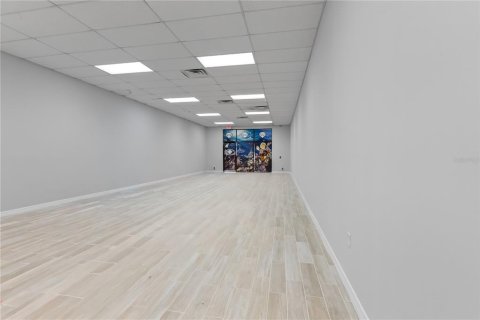 Immobilier commercial à louer à Leesburg, Floride: 98.85 m2 № 2430783 - photo 9