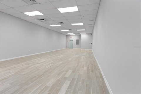 Immobilier commercial à louer à Leesburg, Floride: 98.85 m2 № 2430783 - photo 4