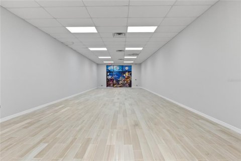 Immobilier commercial à louer à Leesburg, Floride: 98.85 m2 № 2430783 - photo 3