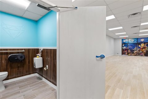 Immobilier commercial à louer à Leesburg, Floride: 98.85 m2 № 2430783 - photo 5