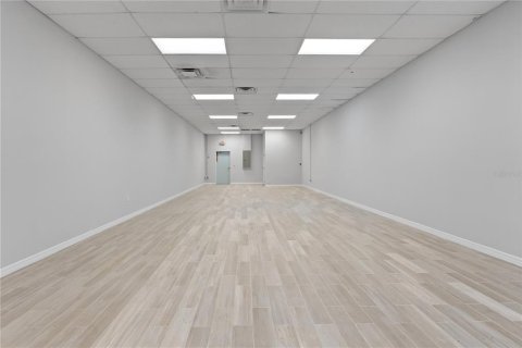 Immobilier commercial à louer à Leesburg, Floride: 98.85 m2 № 2430783 - photo 7