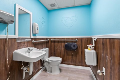 Immobilier commercial à louer à Leesburg, Floride: 98.85 m2 № 2430783 - photo 6