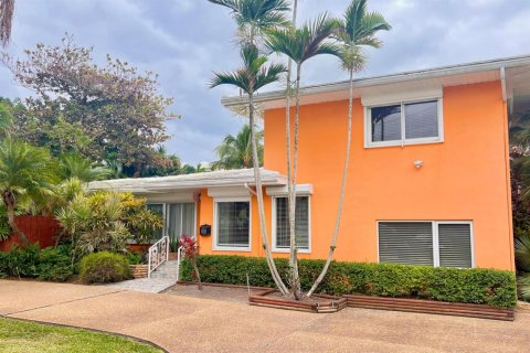 House in Fort Lauderdale, Florida 3 bedrooms, 180.14 sq.m. № 2083581