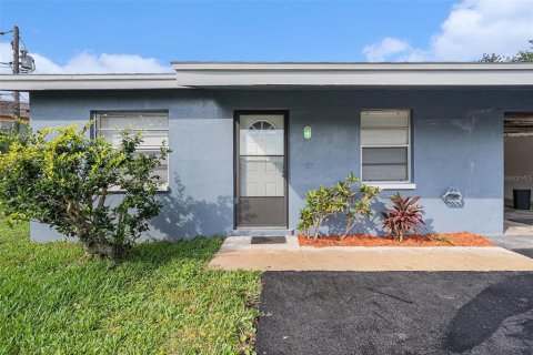 Duplex in Largo, Florida 4 bedrooms, 151.62 sq.m. № 1774027 - photo 1