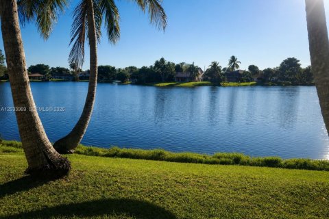 Casa en venta en Pembroke Pines, Florida, 3 dormitorios, 157.56 m2 № 2281290 - foto 17