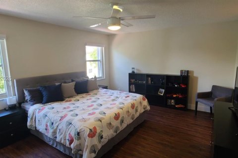 Casa en venta en Pembroke Pines, Florida, 3 dormitorios, 157.56 m2 № 2281290 - foto 12