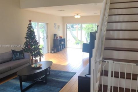 Casa en venta en Pembroke Pines, Florida, 3 dormitorios, 157.56 m2 № 2281290 - foto 28