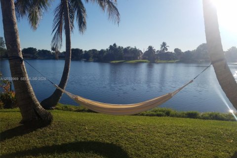 Casa en venta en Pembroke Pines, Florida, 3 dormitorios, 157.56 m2 № 2281290 - foto 8