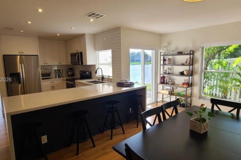 House in Pembroke Pines, Florida 3 bedrooms, 157.56 sq.m. № 2281290