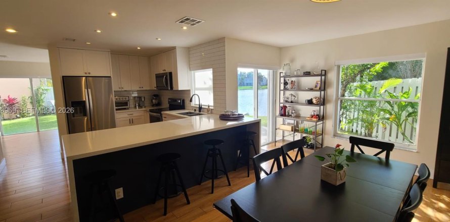 Casa en Pembroke Pines, Florida 3 dormitorios, 157.56 m2 № 2281290