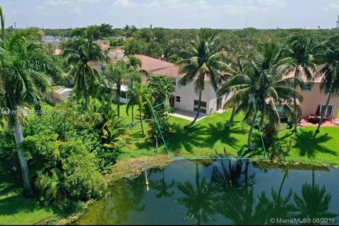 Casa en venta en Pembroke Pines, Florida, 3 dormitorios, 157.56 m2 № 2281290 - foto 4