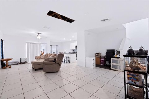 Villa ou maison à vendre à Zephyrhills, Floride: 4 chambres, 192.59 m2 № 2408954 - photo 13