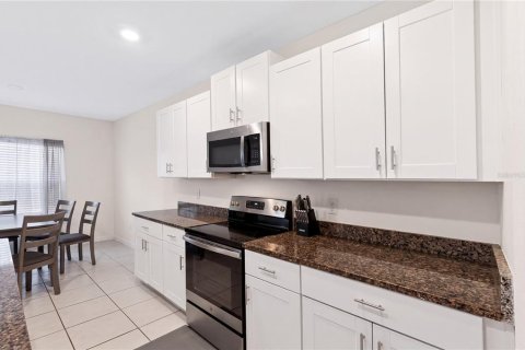 Villa ou maison à vendre à Zephyrhills, Floride: 4 chambres, 192.59 m2 № 2408954 - photo 10