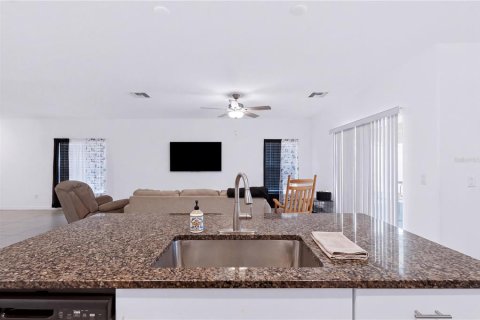 Villa ou maison à vendre à Zephyrhills, Floride: 4 chambres, 192.59 m2 № 2408954 - photo 9