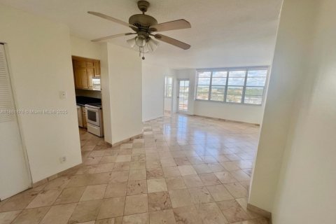 Снять в аренду кондоминиум в Норт-Майами-Бич, Флорида 2 спальни, 103.31м2, № 2013913 - фото 4