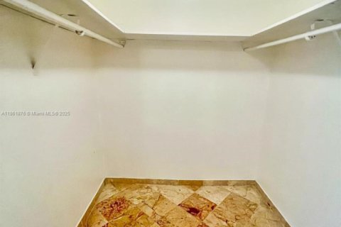 Снять в аренду кондоминиум в Норт-Майами-Бич, Флорида 2 спальни, 103.31м2, № 2013913 - фото 17