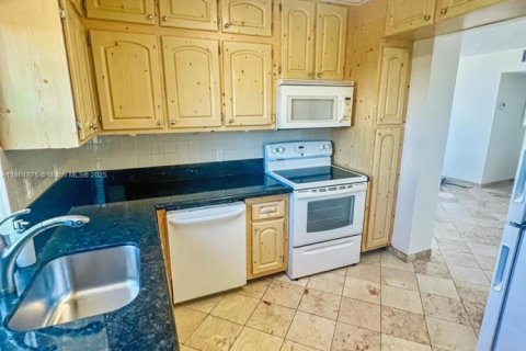 Снять в аренду кондоминиум в Норт-Майами-Бич, Флорида 2 спальни, 103.31м2, № 2013913 - фото 2