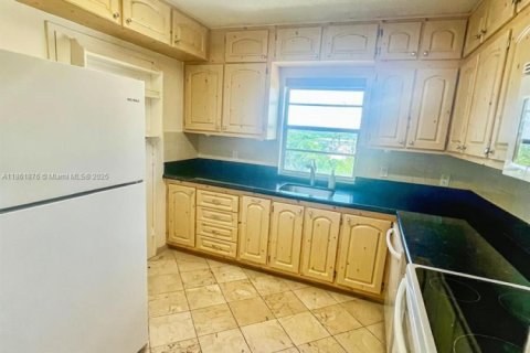 Снять в аренду кондоминиум в Норт-Майами-Бич, Флорида 2 спальни, 103.31м2, № 2013913 - фото 3